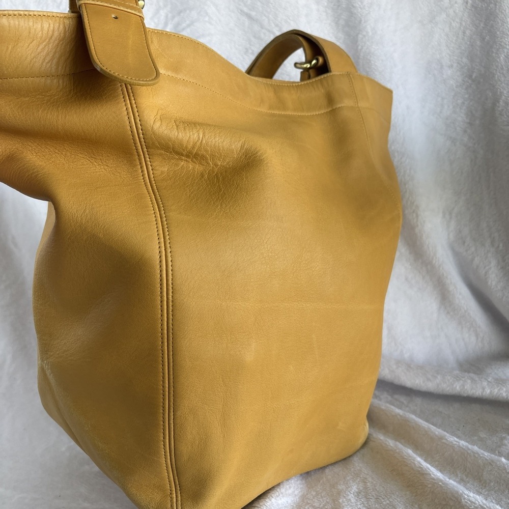 Vintage COACH Soho Duffle Tote Bag Mustard Yellow Leather Large 4082 90s USA - Picture 10 of 16